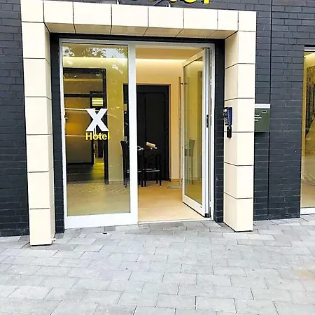 X-hotel *