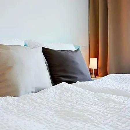 X-hotel *
